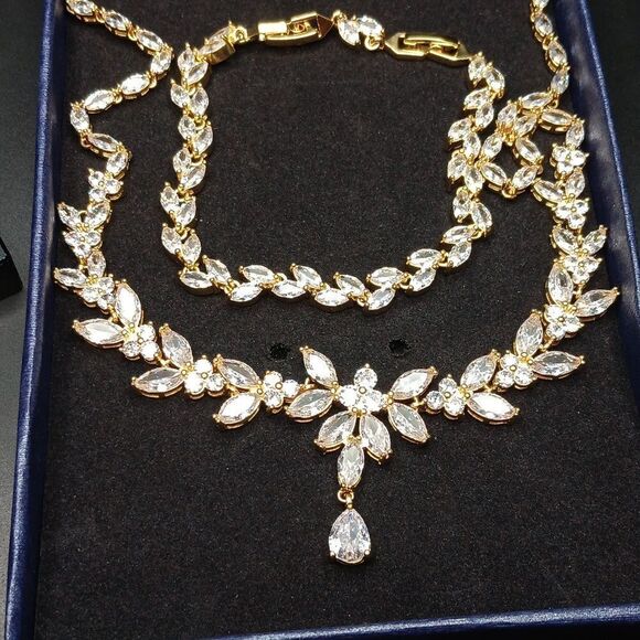 New 3 Piece Jewelry Set, Cubic Zirconia Teardrop Leaf Cluster Y Necklace, Bracel - Picture 3 of 6